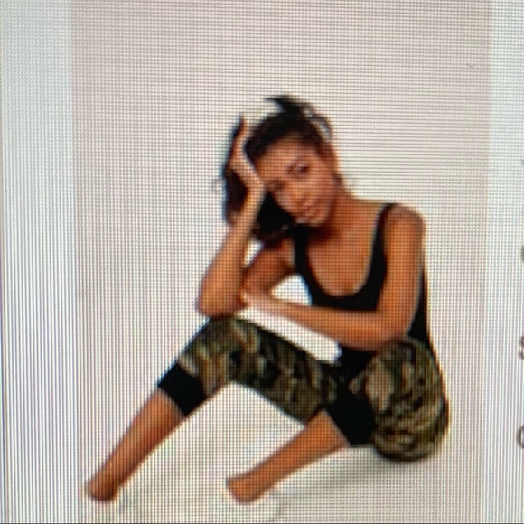 Ardene Cropped Camo Super Soft Joggers - Picture 5 of 6